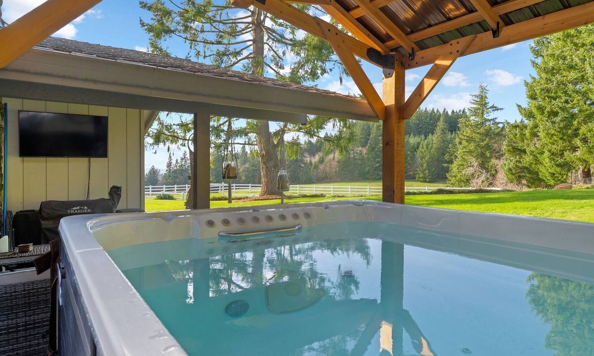 Boring House | Tranquil Retreat with Hot Tub/Swim Spa & Game Room