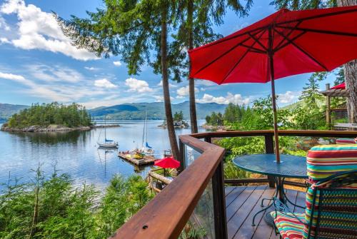 Tuwanek Hotel | Tranquility Bay Waterfront Inn