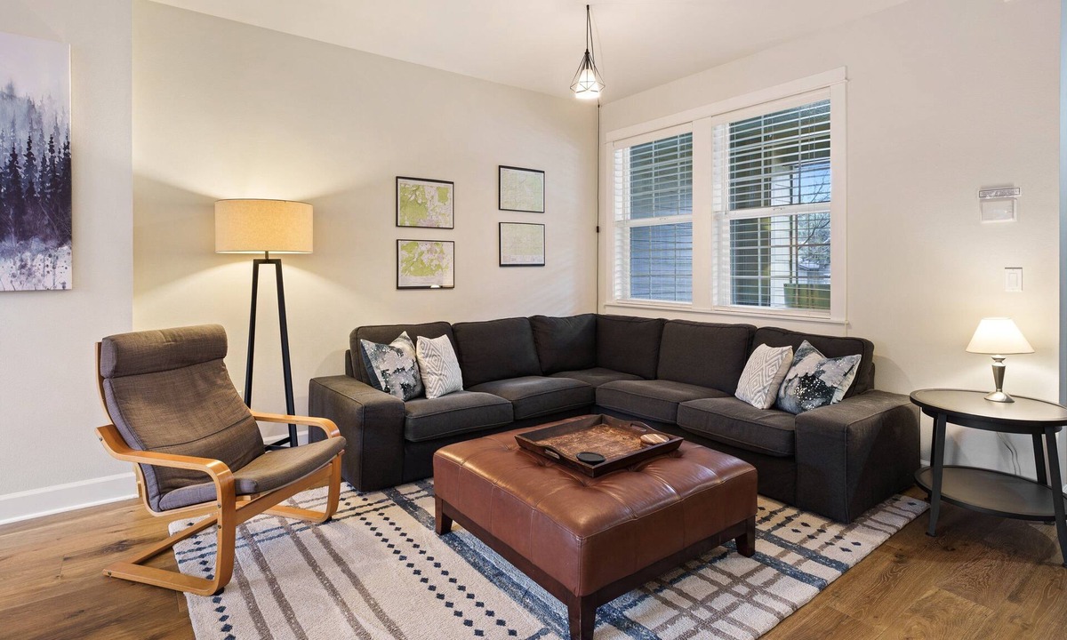 Southern Crossing House | Tranquility on the Bluffs - Hot Tub, Walkable Location, Fenced Yard, EV Charger