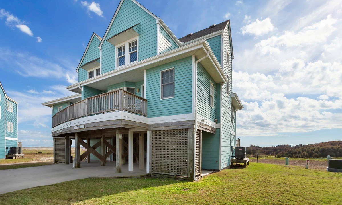 Buxton House | Tuna – Dog-Friendly & Steps from Buxton Beach