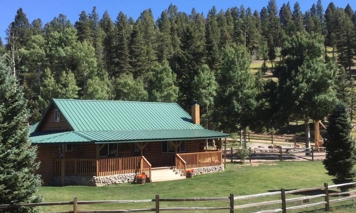 Custer County Cabin | Two Bears Cabin: Secluded Mountain Retreat near Lake Isabel.