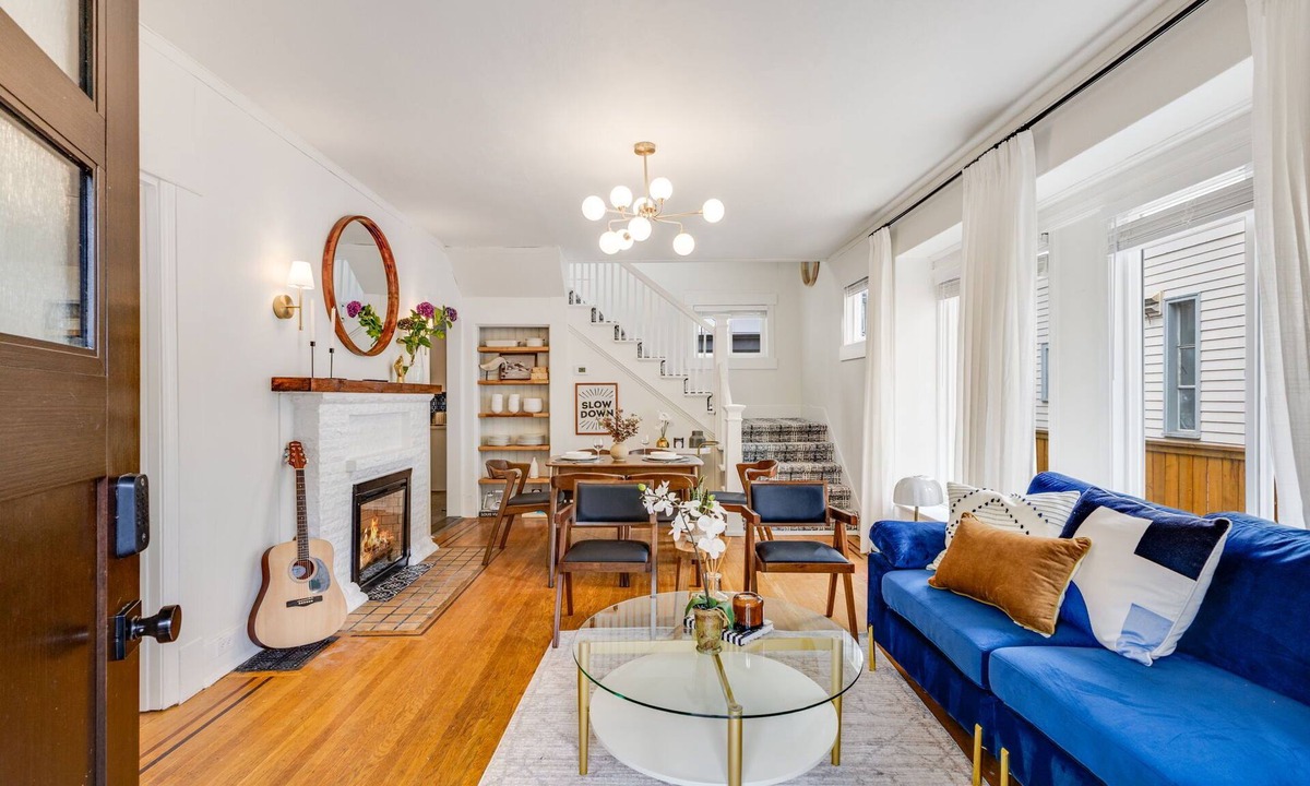 University District House | Upgraded Historic Gem 5BR/4BA w/AC – Walkable to UW, Light Rail & Grocery