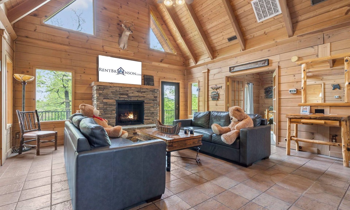 Branson Cedars Cabin | Upscale Cabin Retreat-Hot Tub-Free Tix-Dual Masters-Fireplace & Fire Pit-Near Big Cedar-Car Charger