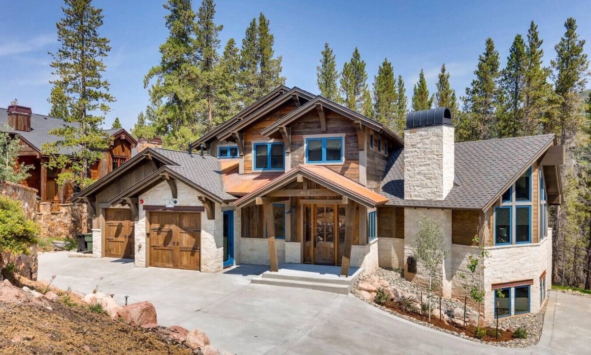 Copper Mountain House | Upscale Family Retreat 150ft to Ski Lifts ~ Hot Tub - 11 Beds