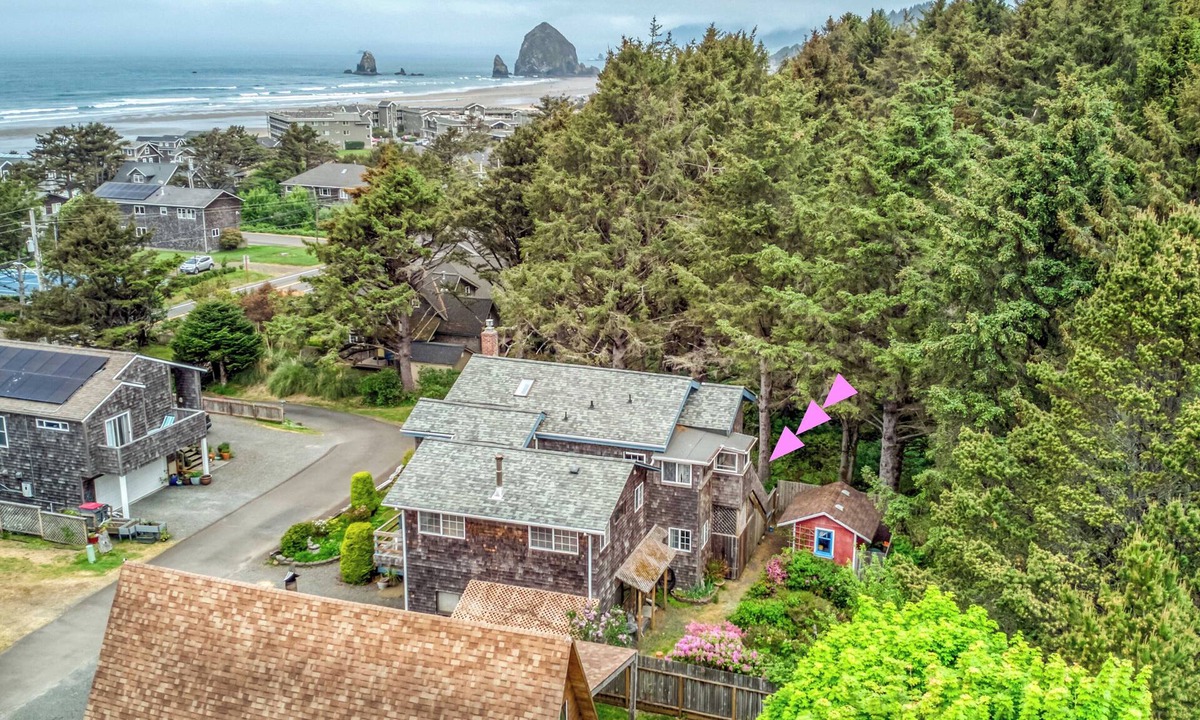 Tolovana Park Apartment | Upstairs One-Bedroom Suite Near Beach Combines Nostalgic Charm and Convenience!