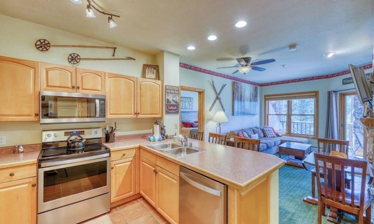 Mountain House Condo | Walk to the Slopes, Amazing Ski Area Views, Shared Hot Tubs Too