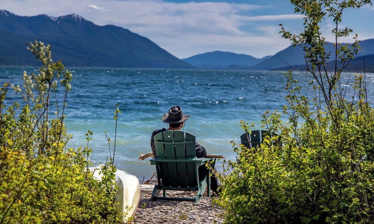 West Glacier Cottage | Walsh Cottage inside Glacier National Park on Lake McDonald