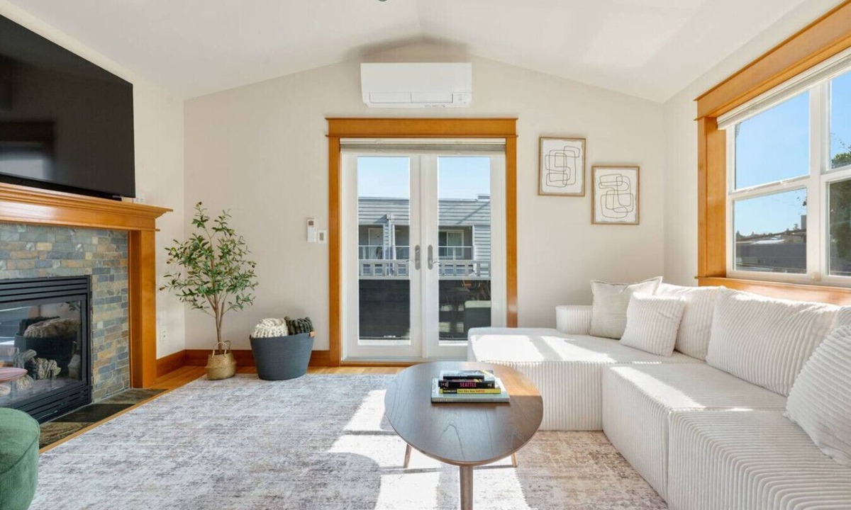 North Admiral House | Warm & Tranquil Haven: Gym, Office, Patio