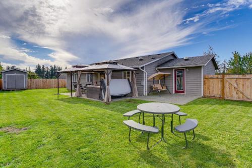 Stanwood House | Water Views & Hot Tub: 'Kim's Kastle' in Stanwood!
