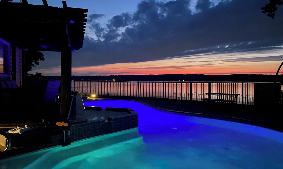 Elkton House | Waterfront: Panoramic Water Views/Pickleball/Hot Tub/Pool/Sleeps 16