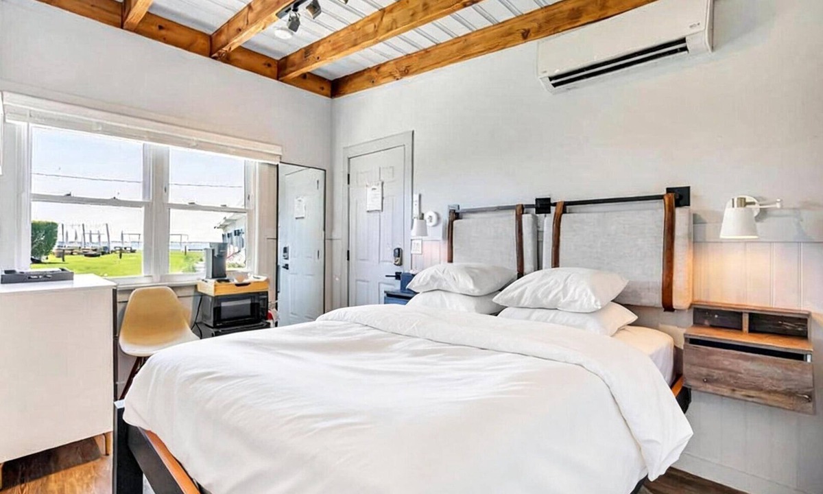 Hampton Bays Hotel | Waterfront studio and more in a Boutique Hotel, Heart of Hampton Bays,.
