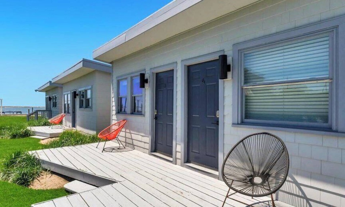 Hampton Bays Hotel | Waterfront studio and more in a Boutique Hotel, Heart of Hampton Bays,.