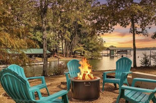 Spring City House | Watts Barr Waterfront Retreat