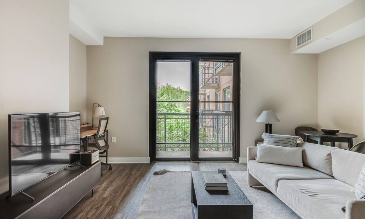 Mount Vernon Square Apartment | Welcoming Mt Vernon Studio w/Gym & Roof Pool, nr Uni, by Blueground