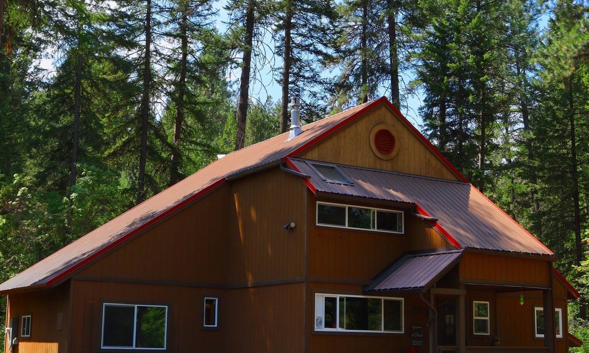 Colville House | Wilderness Setting with lodge/cabin Feel.