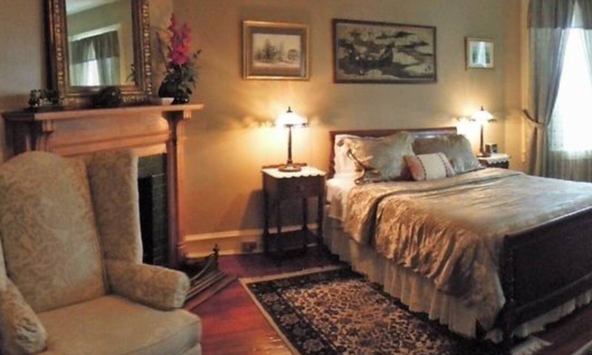 Downtown Baltimore Bed & Breakfast | Wilson House Bed & Breakfast