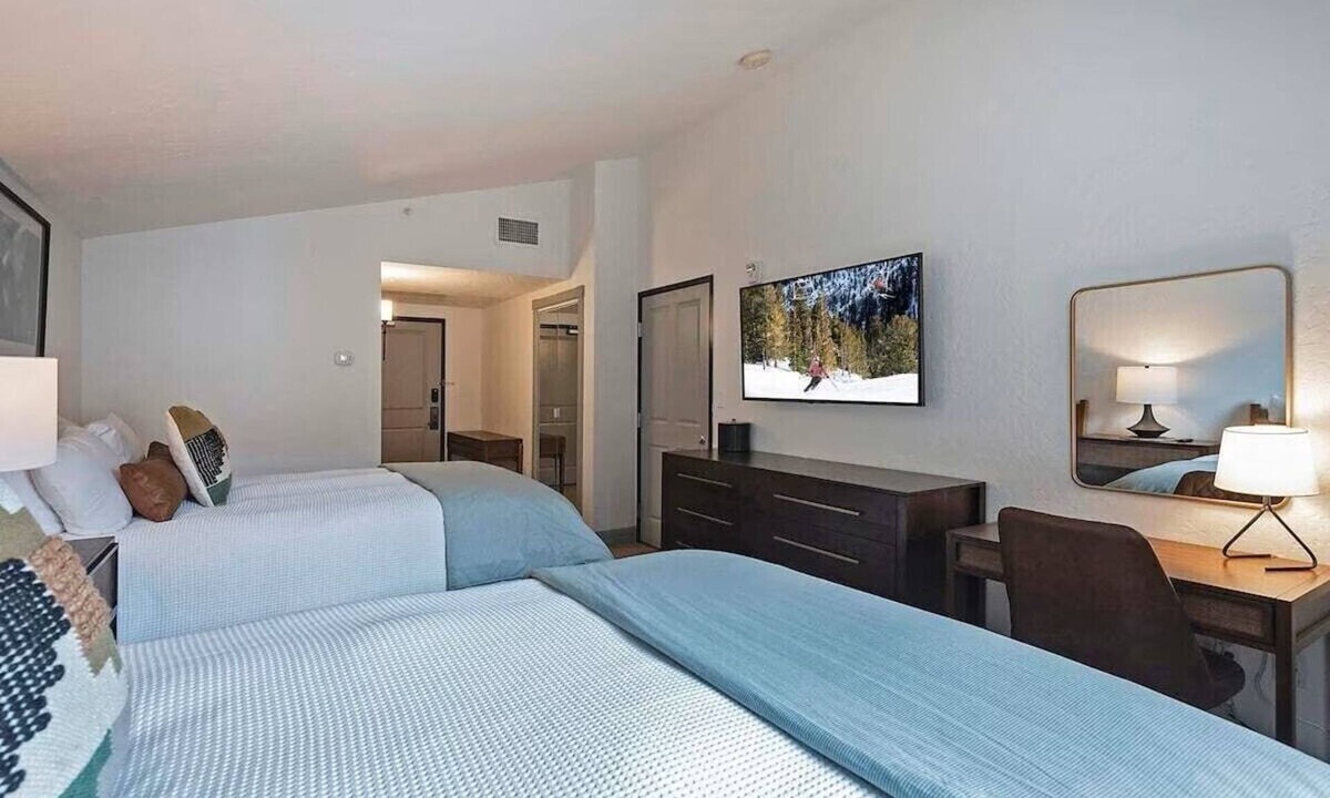 Zermatt Villa | Zermatt Villa 3012 - Double Queen Bedroom 1 Bath with Resort Amenities
