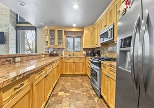 3 Kings condo near PCMR base pool hot tub retreat