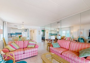 Beachfront Condo w/Balcony, Central A/C, Free WiFi, Incredible Views, and W/D