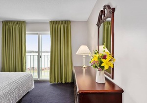 Enjoy Breathtaking Beauty on the Chesapeake Bay