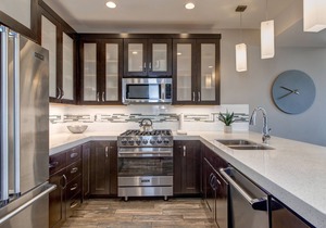 Great Location, Free Shuttle + Brand New Private 7-person Hot Tub!
