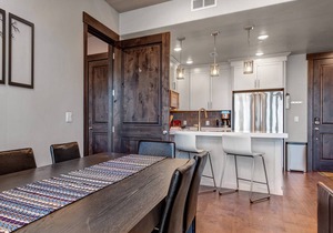 Luxury Condo in Central Location, Free Shuttle, Chef