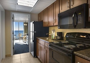 Oceanfront Suite at Coral Beach Resort - Full Access to Amenities!