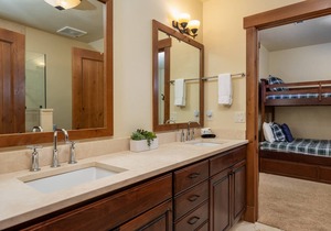 Olympian 303 | Delightful Downtown Digs | Walk To Shops & Restaurants | Ski Jumpers at Howelsen Hill