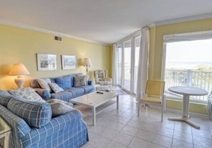 Open and Airy Oceanfront Unit with amazing views