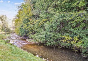 Studio Queen/Sleeper sofa with outdoor heated pool 107 in Killington