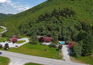 Studio Queen/Sleeper sofa with outdoor heated pool 107 in Killington