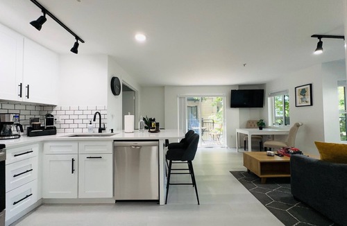 Belltown Condo | 0.3 Miles to Space Needle! 2Br/2Ba Belltown Condo w/Free Garage Parking + AC