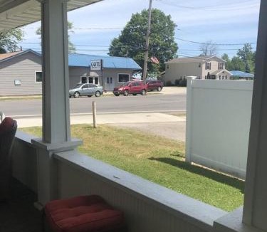 Geneva-on-the-Lake House | 1 Bed 1 Bath Suite On Strip