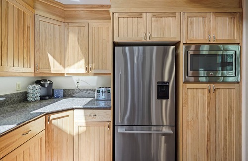 Sunriver House | 1 Colonial- Primary Suites, Hot Tub, SHARC, A/C, Steps to Village & SHARC!