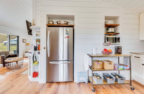 Dellroy Cabin | 1 Mi to Marina: Cabin w/Views Near Atwood Lake!