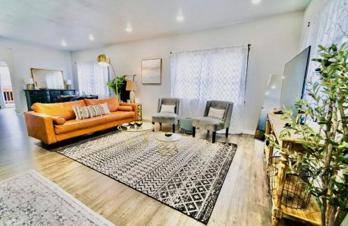 Albany House | 10 Bedroom Historical Downtown Albany Pet Friendly Home
