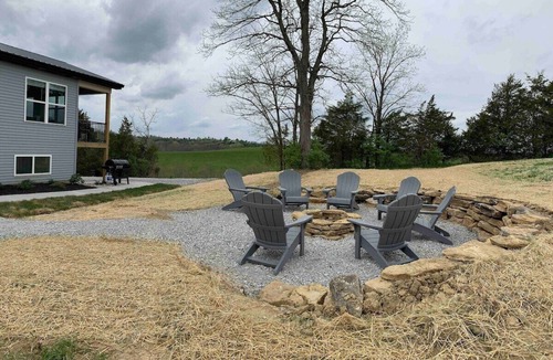 Williamstown House | 100 Acre Relaxing Retreat Near ARK- The Woodlands