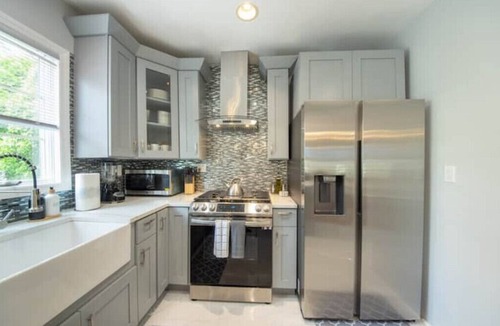 Baldwin House | 17 Mins from UBS Arena/Hot tub/Game Room/King Bed