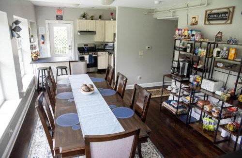 Hancock House | 1878 RiverRun - Self-Serve Breakfast, Self Check-in, WiFi, Trail and River access-No Staff On-Site