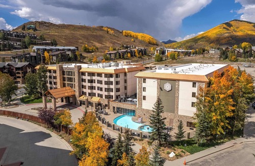 Mount Crested Butte Condo | 1BR Condo, Steps to Slopes, Pool & Hot Tub