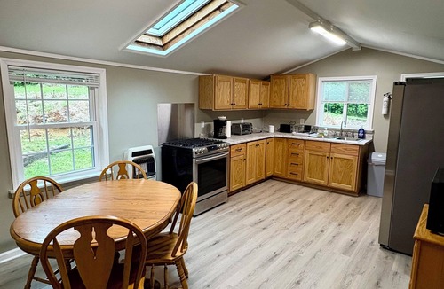 Cleveland Cabin | 2-bedroom cabin in serene Cleveland perfect for a relaxing getaway