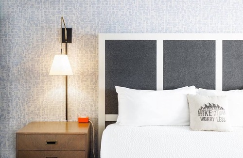 Steamboat Springs Hotel | 2 Comfortable Two Queen Rooms at Gravity Haus, Hot Tub & Parking