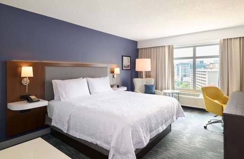Mount Vernon Triangle Hotel | 2 Elegant King Room Near Capitol Hill & Downtown Washington Nightlife