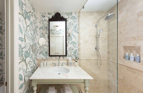 Duck Hotel | 2 Queens with Direct Pool Access + Restaurants & Spa
