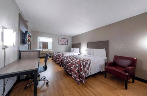 Charlottesville Hotel | 2 Relaxing Rooms —Convenient Location Close to Dining and Attractions