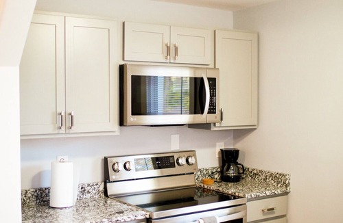 Williamstown Apartment | 211 Paris St Suites are just minutes from The Ark Encounter