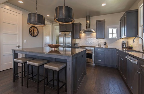 Bend House | 24-hr staff ~ Group friendly ~ close to nature + downtown ~ wifi ~ W/D ~ Bend