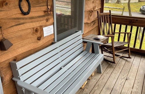 Brevard Cabin | 2BR Hickory Hideaway