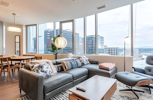 West Bellevue Apartment | 2BR Penthouse | Gym | Bellevue | Sophari Towers E