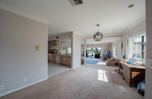 Financial District Apartment | 3 bed 2 bath Skyline View Luxury Apartment DTLA